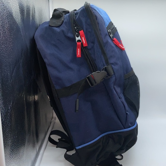 Roots Backpack - New - Picture 4 of 10